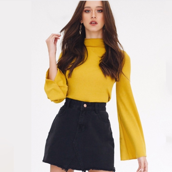 NWOT Bell Sleeve Yellow Tops - Picture 2 of 5